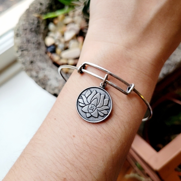 Alex & Ani 2013 Lotus Flower Om Bracelet - Picture 3 of 8